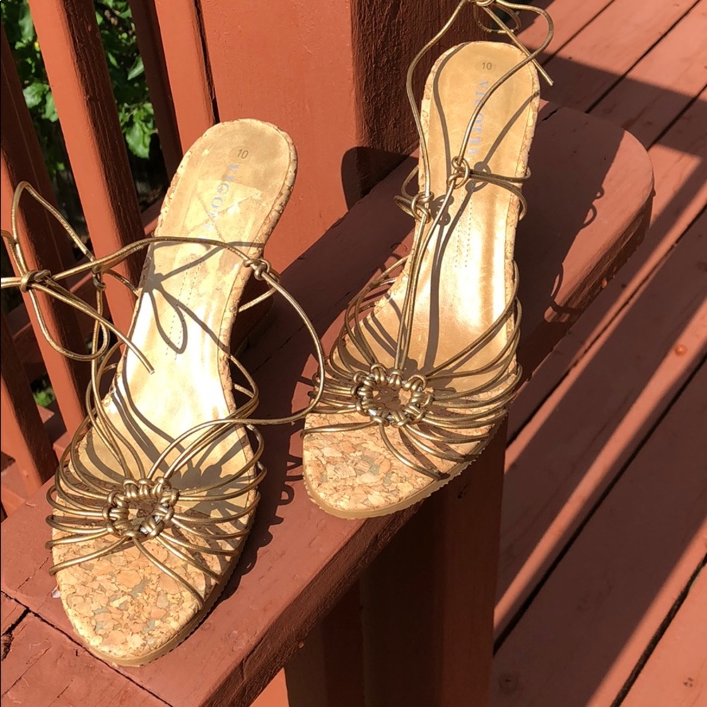 NWOT VIGOTTI GOLDEN CORK WEDGE HEELS, SIZE 10